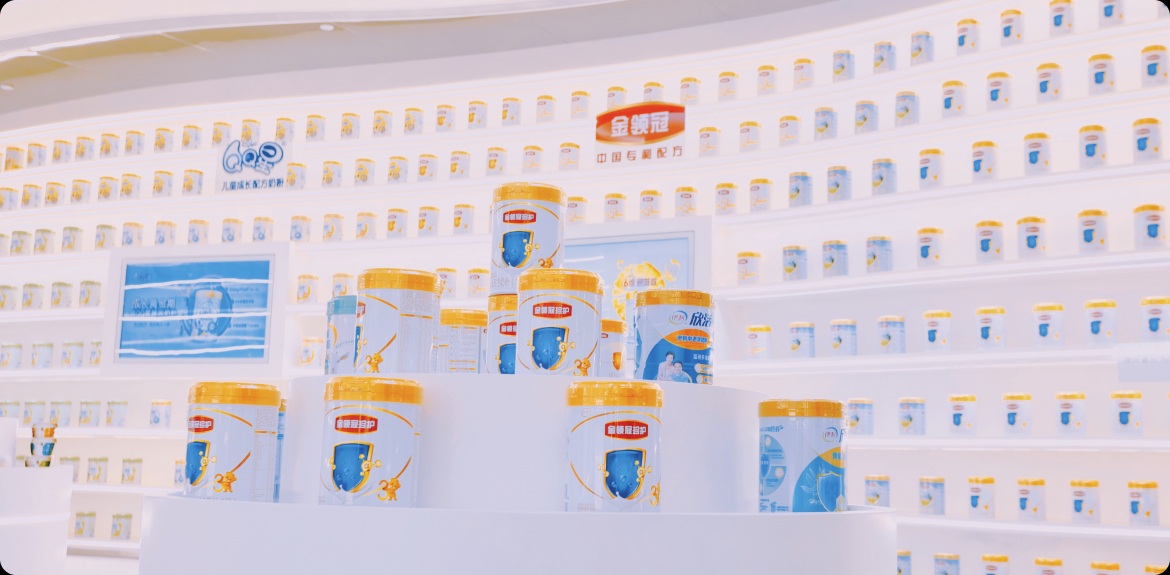 2013年，与美国DFA达成战略合作，涉及技术、奶源、项目开发等全方位领域；<br>与意大利最大的乳 品 生 产 商 斯 嘉 达 公 司（SterilgardaAlimentiS.p.A.）达成战略合作。