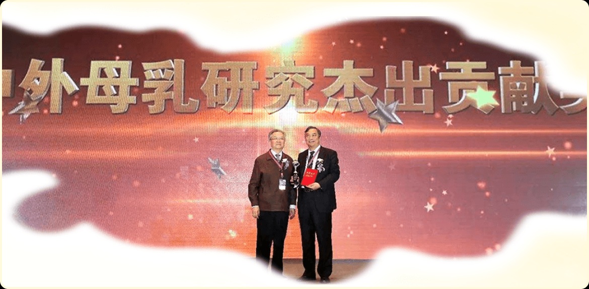 2017年，在国际权威期刊发表乳脂球膜MFGM蛋白组学分析、乳清蛋白组学等多篇最新研究成果；联合北京大学启动母乳化产品临床试验发布《中外母乳营养结构差异化研究综述》，荣获中外母乳研究杰出贡献奖及关爱中国母婴健康社会责任奖。
