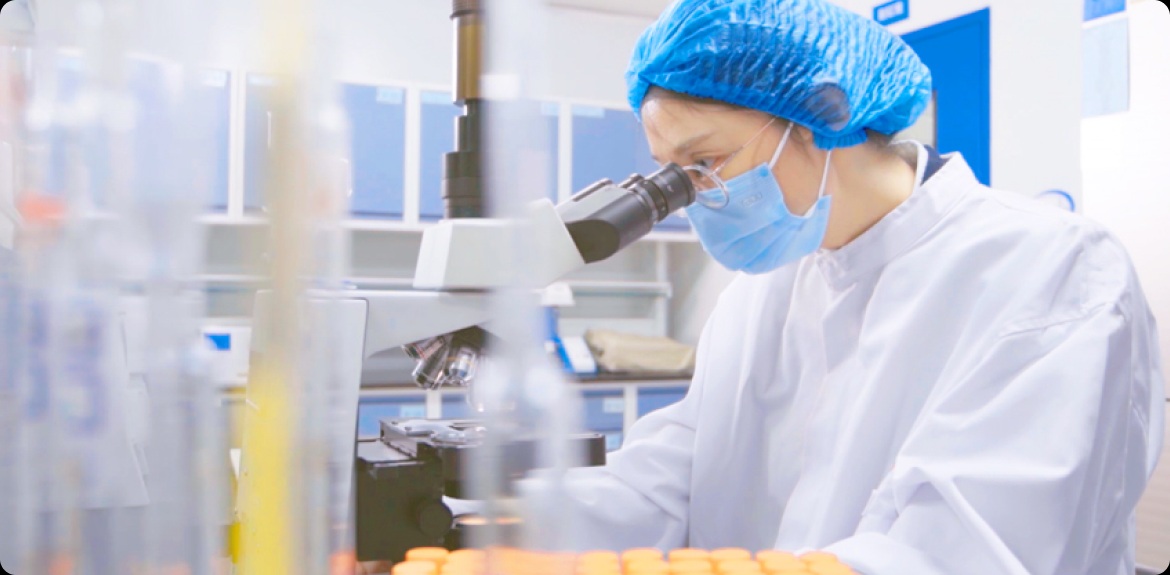 2021年，与中国农业大学院士团队建立联合研究中心；与中科院大连化物所建立联合实验室；与中科院、北大、新西兰农科院等权威院所合作发表蛋白消化、母乳糖肽、金领冠临床成果；搭建伊利母乳研究生态圈并发布“伊利健康科学基金”。