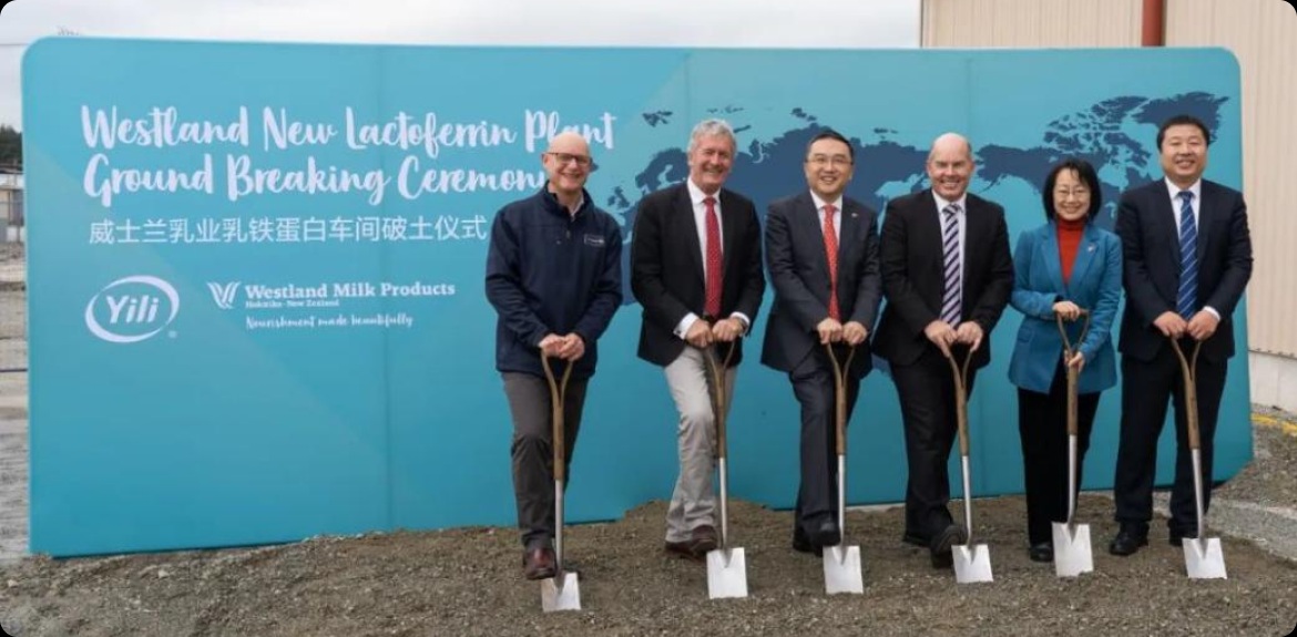 2025年，联合国家卫生健康委卫生技术研究所、国家食品安全风险评估中心等机构及东北农业大学、中国农业大学等高校，连续攻关“特殊生命周期医学食品创制与产业化示范”、“功能型乳制品创制与产业化示范”、“儿童早期营养改善关键技术研究”三项“十四五”国家重点研发计划课题，突破“卡脖子”技术瓶颈；年初，新西兰乳铁蛋白工厂全新升级投产，实现关键原料自主供给，中国乳业核心技术攻坚迈出里程碑一步。
